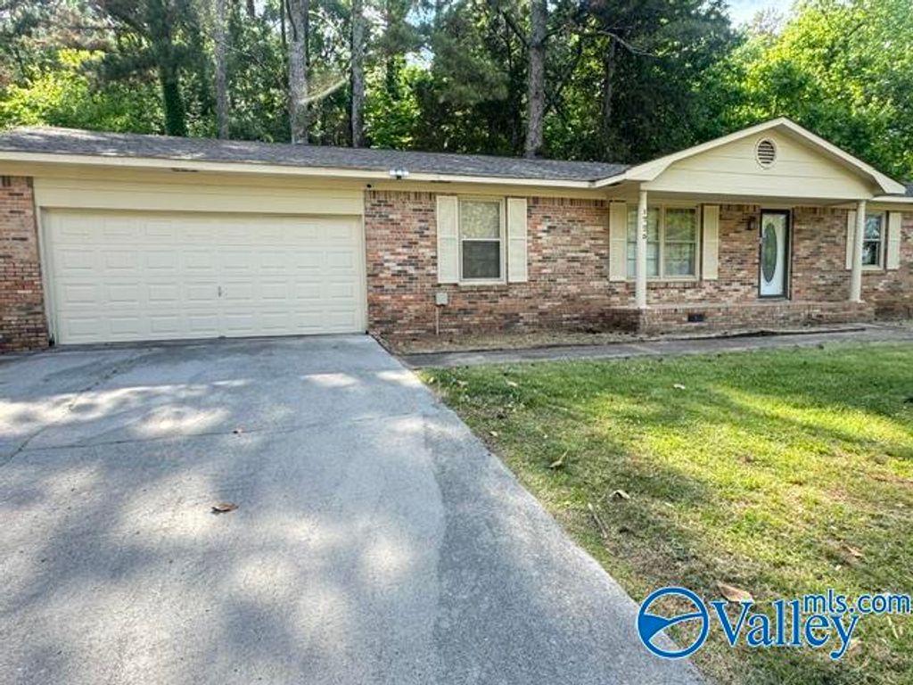 1725 Millican Place NW, Huntsville, AL 35810