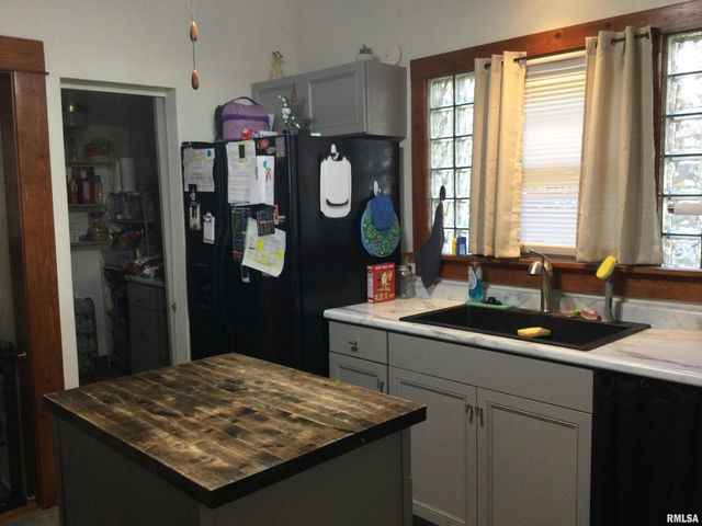 1904 DIVISION Street, Murphysboro, IL 62966