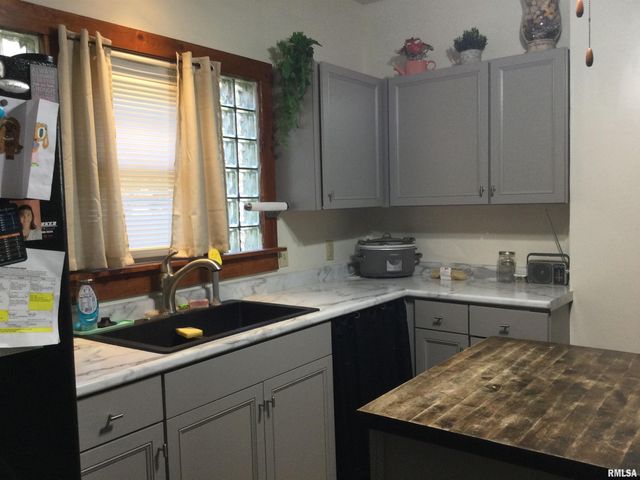 1904 DIVISION Street, Murphysboro, IL 62966