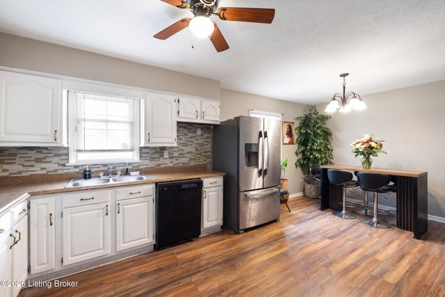 5316 Oak Lea Dr, Louisville, KY 40216