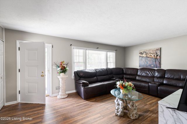 5316 Oak Lea Dr, Louisville, KY 40216