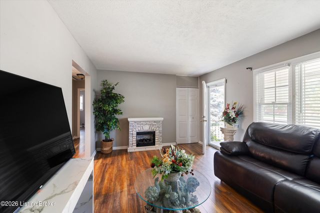 5316 Oak Lea Dr, Louisville, KY 40216