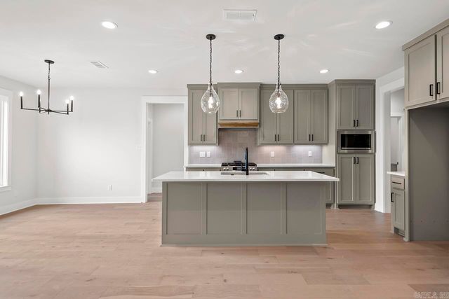 105 Dylan, Benton, AR 72015