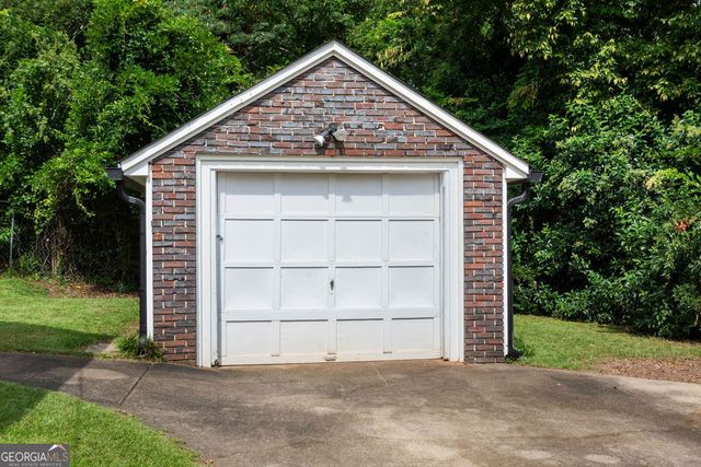 605 Avenue E, West Point, GA 31833