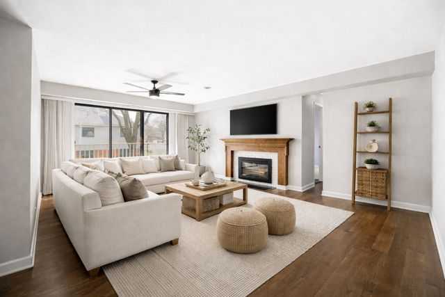 27W685 GRASMERE Drive 1808, Winfield, IL 60190