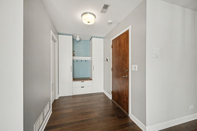 27W685 GRASMERE Drive 1808, Winfield, IL 60190