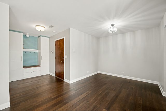 27W685 GRASMERE Drive 1808, Winfield, IL 60190