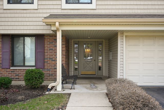 27W685 GRASMERE Drive 1808, Winfield, IL 60190