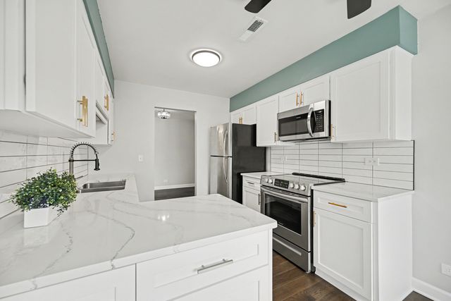 27W685 GRASMERE Drive 1808, Winfield, IL 60190