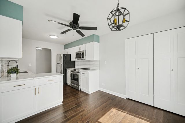 27W685 GRASMERE Drive 1808, Winfield, IL 60190