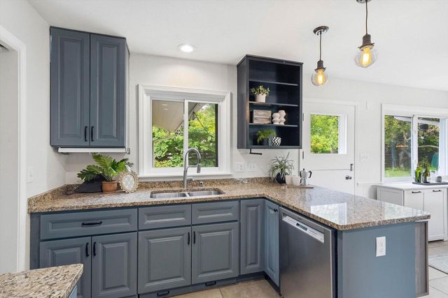 9210 N Pelham PARKWAY, Bayside, WI 53217