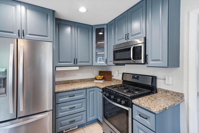 9210 N Pelham PARKWAY, Bayside, WI 53217