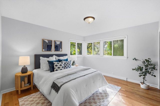 9210 N Pelham PARKWAY, Bayside, WI 53217