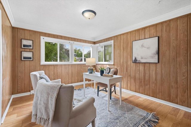 9210 N Pelham PARKWAY, Bayside, WI 53217