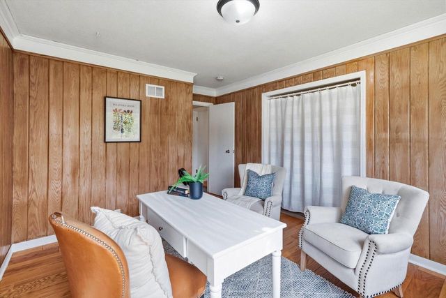 9210 N Pelham PARKWAY, Bayside, WI 53217