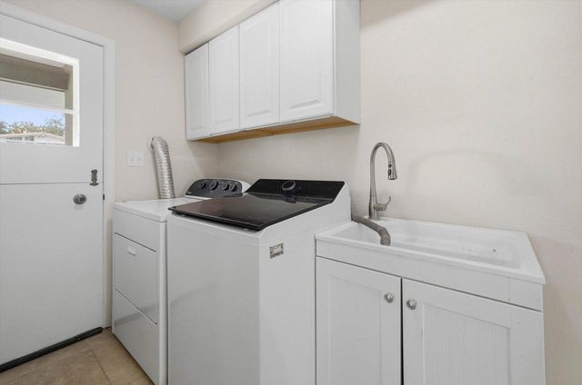 9210 N Pelham PARKWAY, Bayside, WI 53217