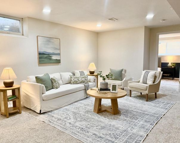 9210 N Pelham PARKWAY, Bayside, WI 53217