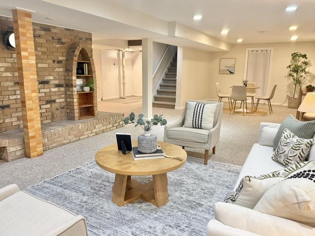 9210 N Pelham PARKWAY, Bayside, WI 53217