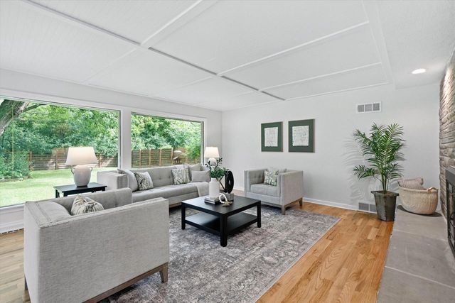 9210 N Pelham PARKWAY, Bayside, WI 53217