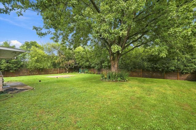 9210 N Pelham PARKWAY, Bayside, WI 53217