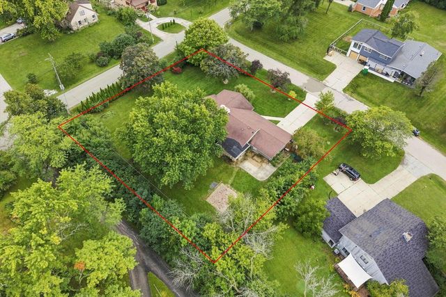 9210 N Pelham PARKWAY, Bayside, WI 53217