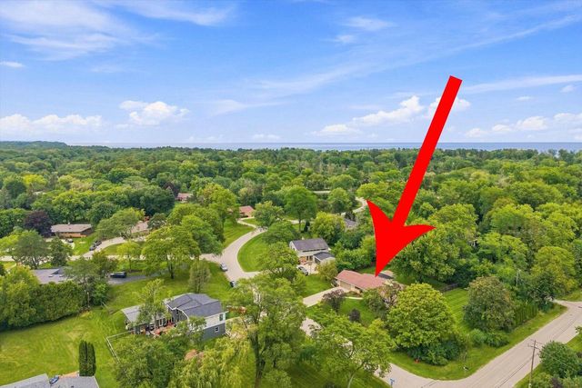9210 N Pelham PARKWAY, Bayside, WI 53217