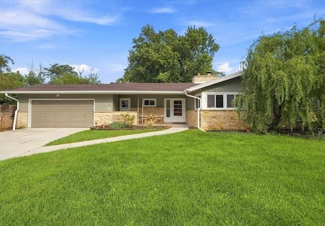 9210 N Pelham PARKWAY, Bayside, WI 53217