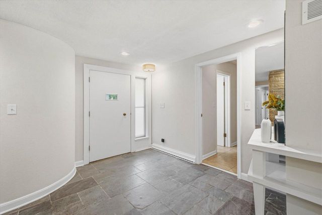 9210 N Pelham PARKWAY, Bayside, WI 53217