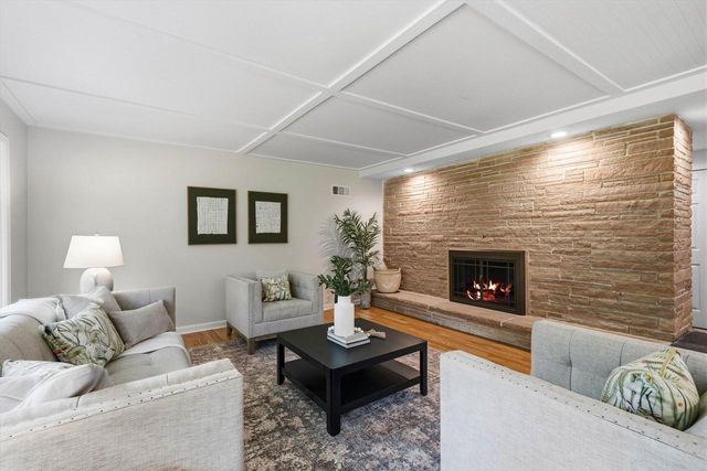 9210 N Pelham PARKWAY, Bayside, WI 53217