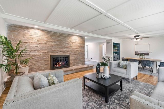 9210 N Pelham PARKWAY, Bayside, WI 53217