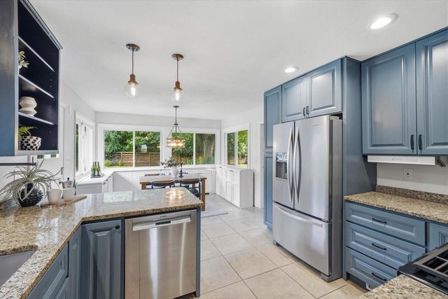 9210 N Pelham PARKWAY, Bayside, WI 53217