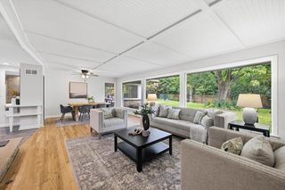 9210 N Pelham PARKWAY, Bayside, WI 53217