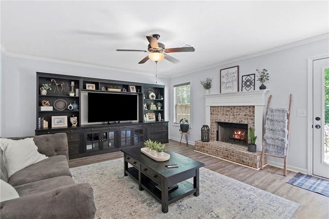 165 6th Street, Auburn, GA 30011