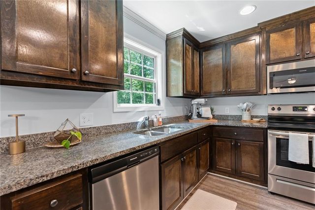 165 6th Street, Auburn, GA 30011
