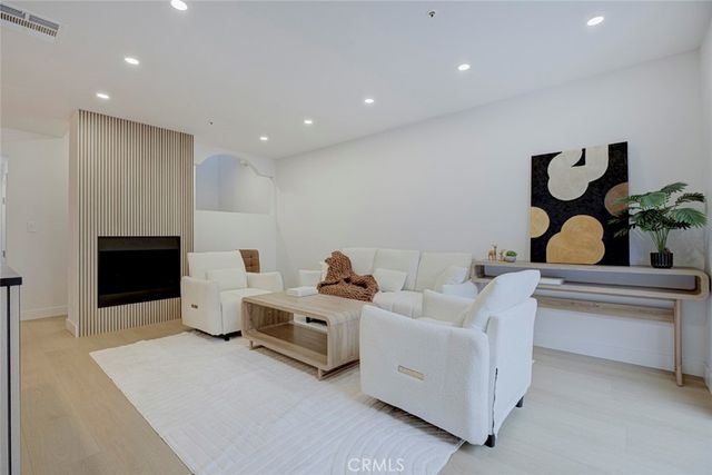 15044 Nordhoff Street 8, North Hills, CA 91343