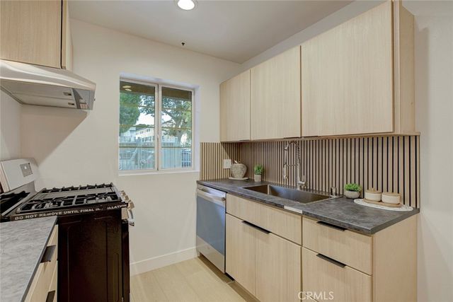 15044 Nordhoff Street 8, North Hills, CA 91343