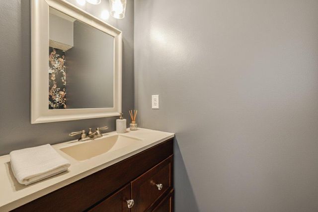 7656 13th Street N, Oakdale, MN 55128