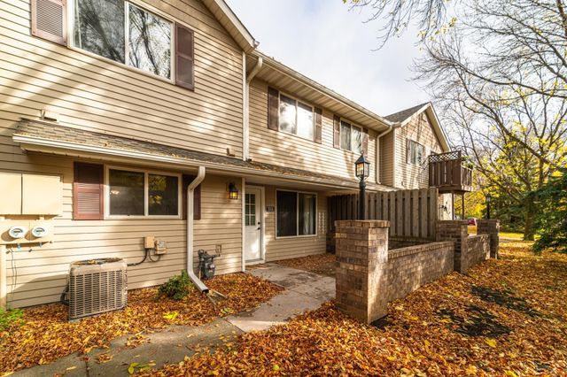 7656 13th Street N, Oakdale, MN 55128