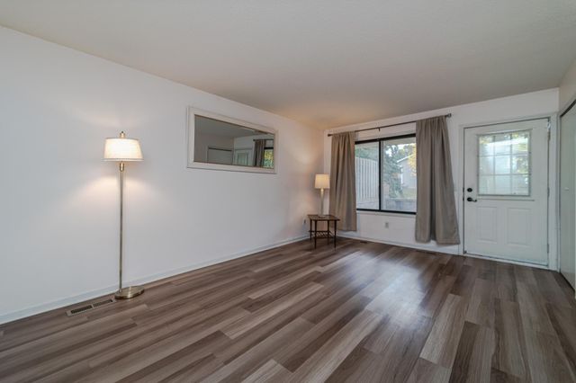 7656 13th Street N, Oakdale, MN 55128