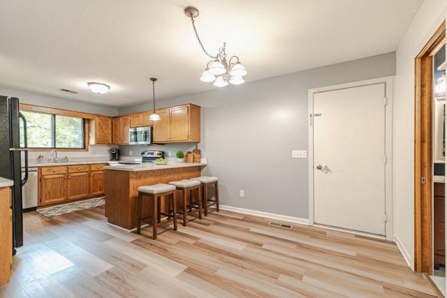 7656 13th Street N, Oakdale, MN 55128