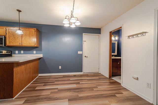 7656 13th Street N, Oakdale, MN 55128