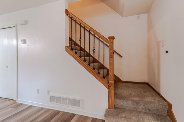 7656 13th Street N, Oakdale, MN 55128