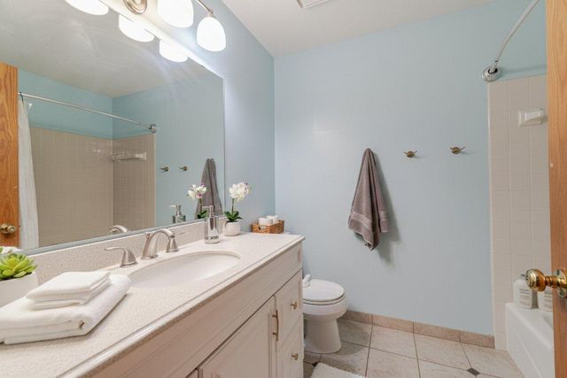 7656 13th Street N, Oakdale, MN 55128