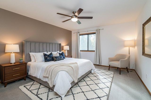 7656 13th Street N, Oakdale, MN 55128