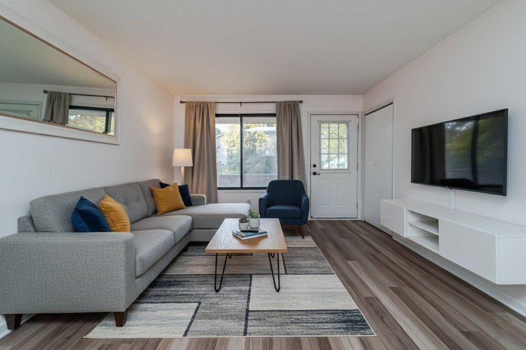 7656 13th Street N, Oakdale, MN 55128