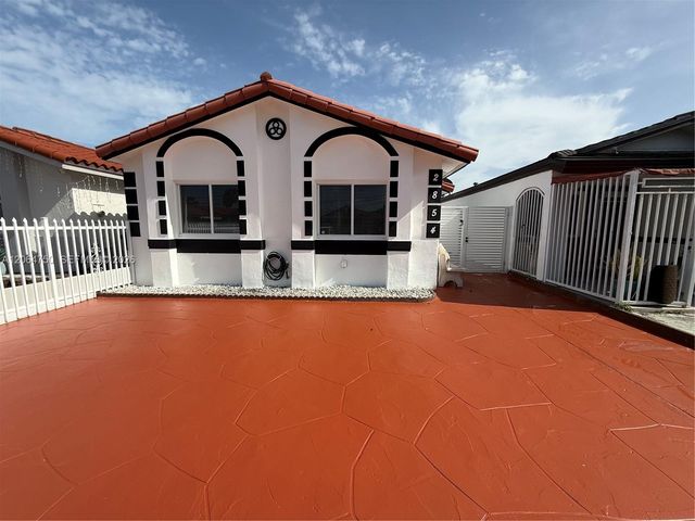 2854 W 75th Terrace, Hialeah, FL 33018