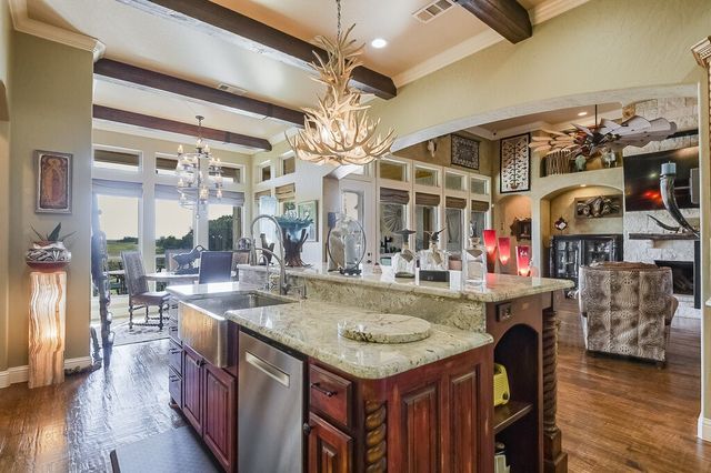 173 Pinnacle Peak Lane, Weatherford, TX 76087