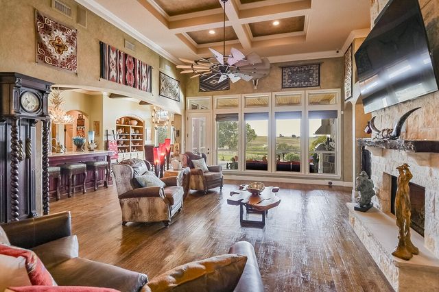173 Pinnacle Peak Lane, Weatherford, TX 76087