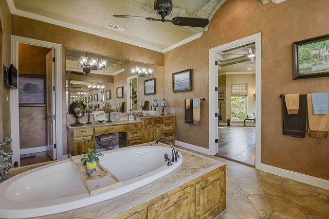 173 Pinnacle Peak Lane, Weatherford, TX 76087