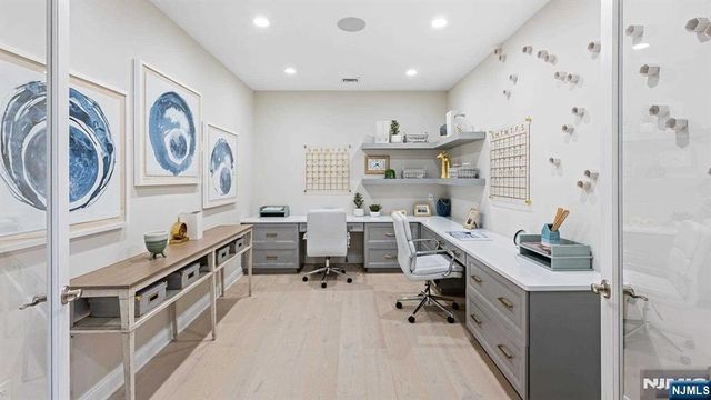 8 Augusta Way, River Vale, NJ 07675